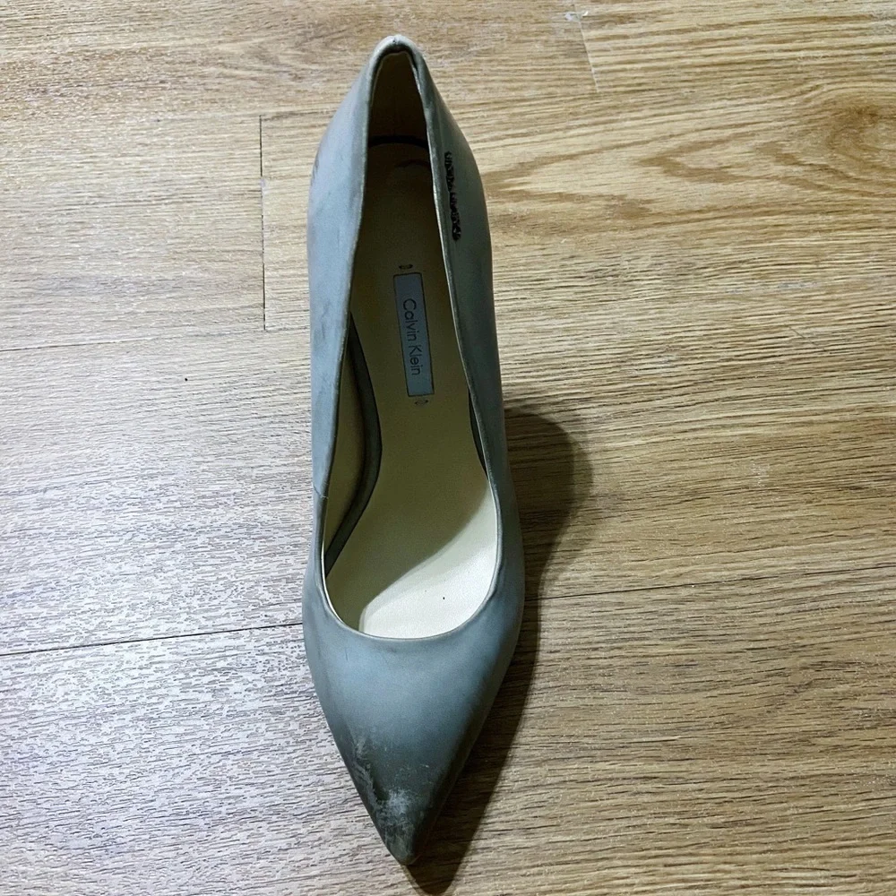 Calvin Klein Ramsay Distressed Grey Pumps